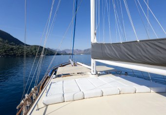 Oxyzen yacht charter lifestyle