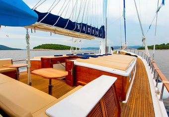 Kadena yacht charter lifestyle
                        