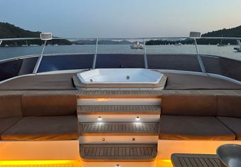 Friendship yacht charter lifestyle
                        