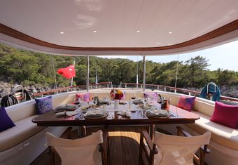 Queen Of RTT yacht charter lifestyle
