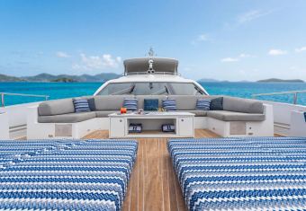 'H yacht charter lifestyle
                        