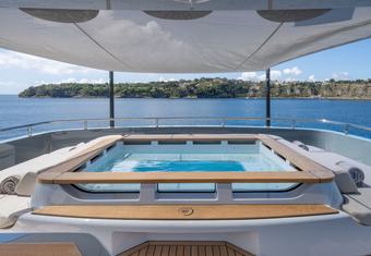 Babbo yacht charter lifestyle
                        