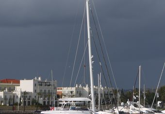 Anini yacht charter lifestyle
                        
