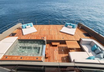 Amitatu yacht charter lifestyle
                        