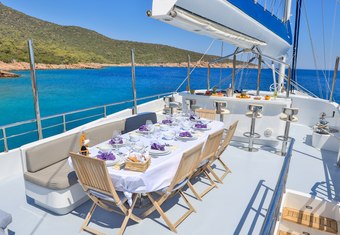 Canaria yacht charter lifestyle