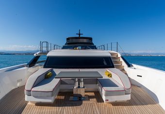 Regine yacht charter lifestyle
                        