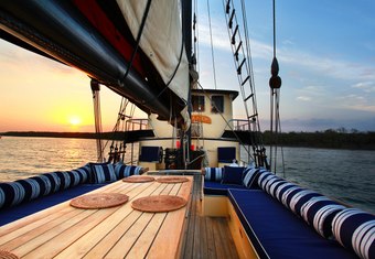 Adelaar yacht charter lifestyle
                        