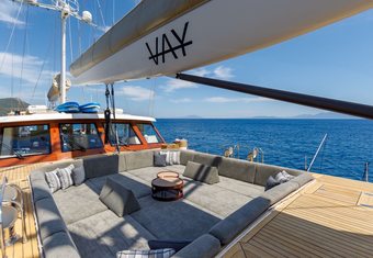 Vay yacht charter lifestyle
                        