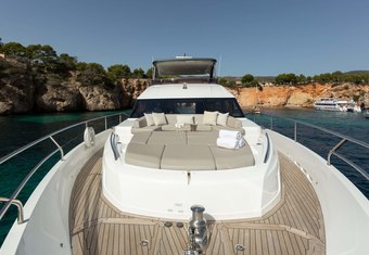 Mio Barco yacht charter lifestyle
                        