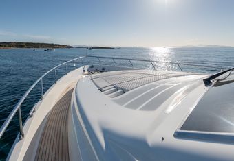 Simply Brilliant yacht charter lifestyle
                        