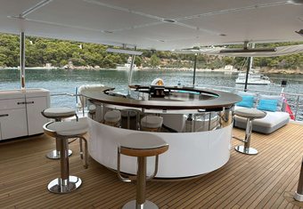 Pura Vida yacht charter lifestyle
                        
