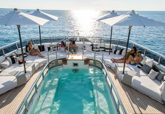 RoMa yacht charter lifestyle
                        