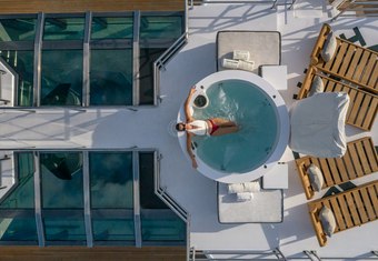 Highlander yacht charter lifestyle
                        