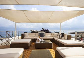 Behike yacht charter lifestyle
                        