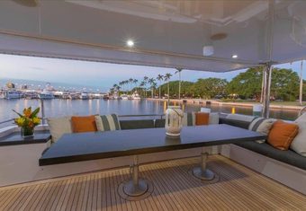 Cru yacht charter lifestyle
                        