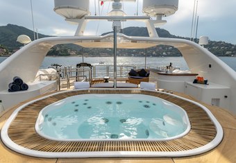 Sea Bluez yacht charter lifestyle