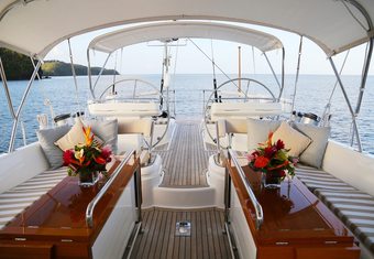 Dama de Noche yacht charter lifestyle
                        