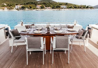 Tesoro yacht charter lifestyle