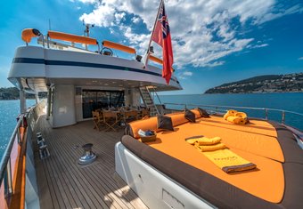 Fiorente yacht charter lifestyle
                        