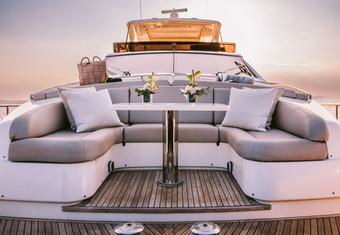 D&D yacht charter lifestyle
                        