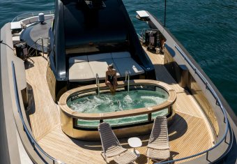 Salt yacht charter lifestyle
                        