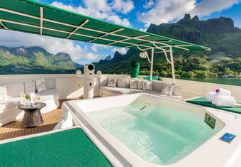 Askari yacht charter lifestyle
                        