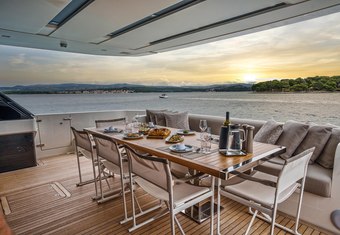 Destino yacht charter lifestyle
                        