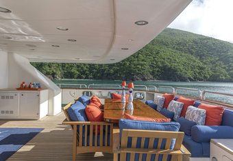 Sur La Mer yacht charter lifestyle
                        