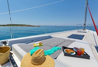 Alizee yacht charter lifestyle
                        