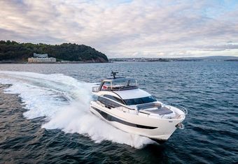 Siduri III yacht charter lifestyle
                        