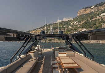 Vivaldi yacht charter lifestyle
                        