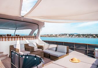 Sedna yacht charter lifestyle
                        