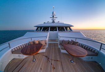 Alta yacht charter lifestyle
                        
