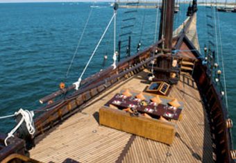 El Aleph yacht charter lifestyle
                        