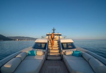 AM yacht charter lifestyle
                        