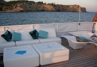 Sandvig yacht charter lifestyle
                        