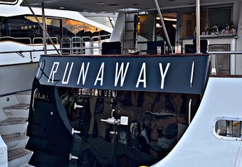 Runaway yacht charter lifestyle
                        