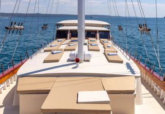 Sv.Donat yacht charter lifestyle
                        