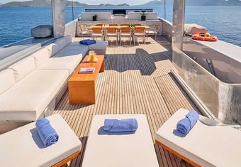Amici Per Sempre yacht charter lifestyle
                        