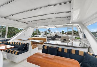 Seas To See yacht charter lifestyle
                        
