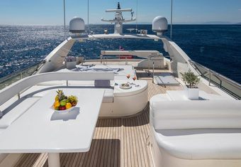 Lazy Days yacht charter lifestyle
                        