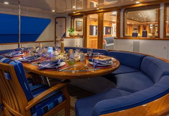 Rena yacht charter lifestyle
                        