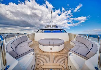 Natural 9 yacht charter lifestyle
                        