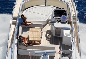 Truce yacht charter lifestyle
                        