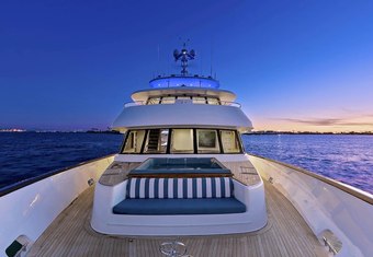 El Rey yacht charter lifestyle
                        