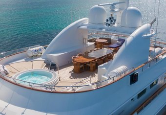 Big Easy yacht charter lifestyle
                        