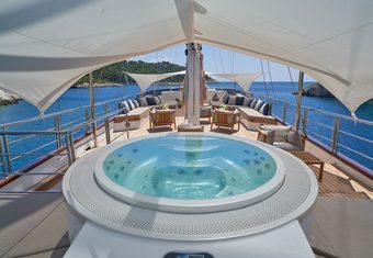 MarAllure yacht charter lifestyle
                        