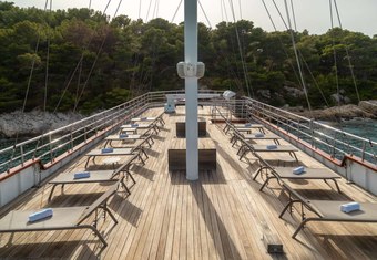 Almissa yacht charter lifestyle
                        