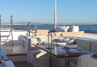 Solace yacht charter lifestyle
                        