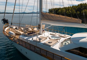Alessandro yacht charter lifestyle
                        